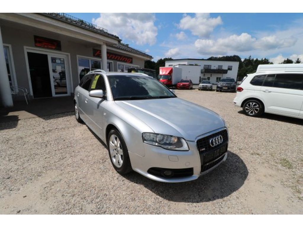 Audi A4 bei Gebrauchtwagen.expert - Hauptabbildung Audi A4 bei Gebrauchtwagen.expert - Hauptabbildung