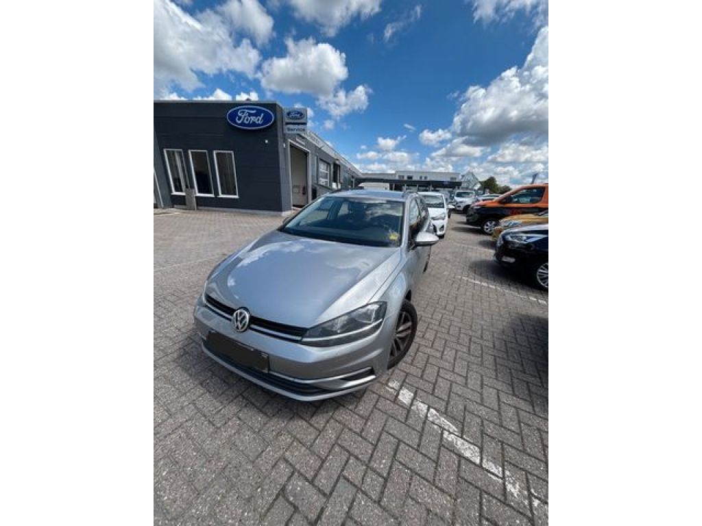 VW Golf VII bei Gebrauchtwagen.expert - Hauptabbildung VW Golf VII bei Gebrauchtwagen.expert - Hauptabbildung