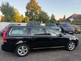 Volvo V70 bei Gebrauchtwagen.expert - Abbildung (6 / 15) Volvo V70 bei Gebrauchtwagen.expert - Abbildung (6 / 15)