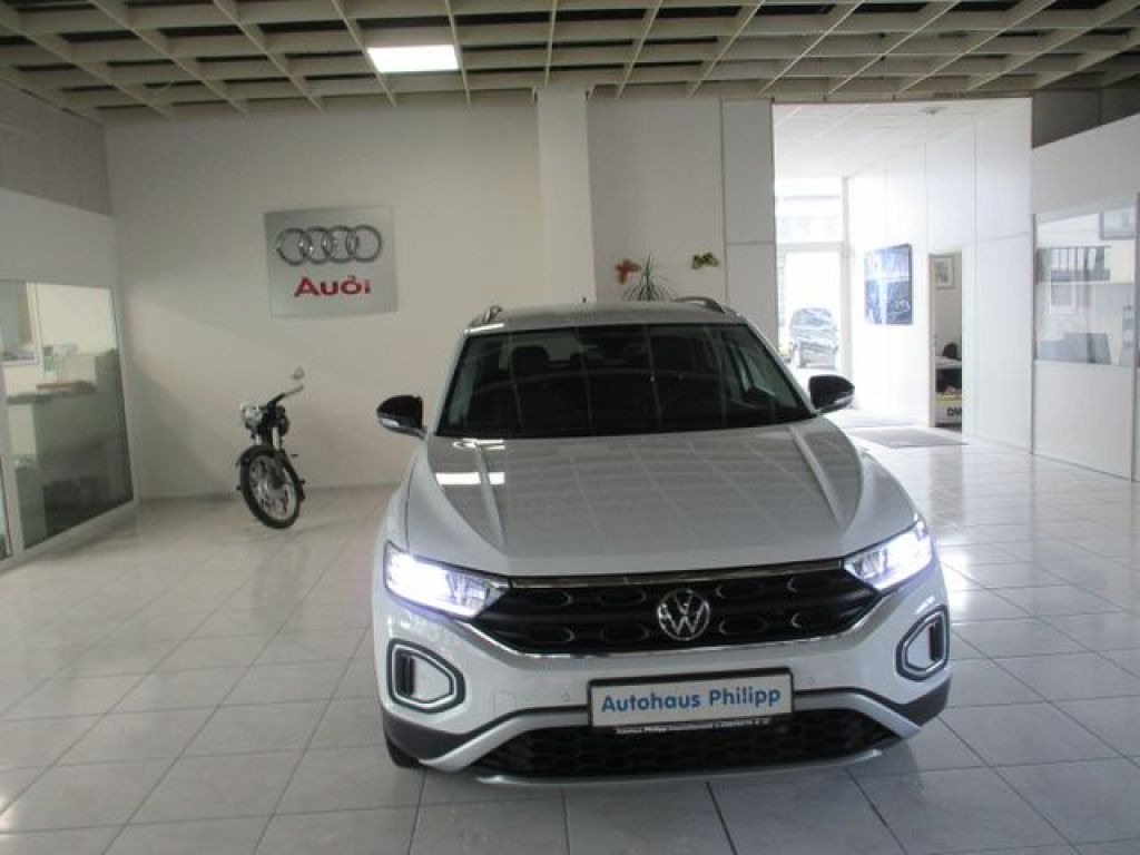 VW T-Roc bei Gebrauchtwagen.expert - Hauptabbildung VW T-Roc bei Gebrauchtwagen.expert - Hauptabbildung