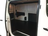 Opel Vivaro bei Gebrauchtwagen.expert - Abbildung (13 / 15)