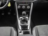 VW T-Roc bei Gebrauchtwagen.expert - Abbildung (13 / 15) VW T-Roc bei Gebrauchtwagen.expert - Abbildung (13 / 15)