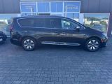 Chrysler Pacifica bei Gebrauchtwagen.expert - Abbildung (2 / 15) Chrysler Pacifica bei Gebrauchtwagen.expert - Abbildung (2 / 15)