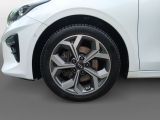 Kia Ceed bei Gebrauchtwagen.expert - Abbildung (14 / 15) Kia Ceed bei Gebrauchtwagen.expert - Abbildung (14 / 15)