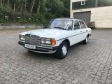 Mercedes-Benz 230 bei Gebrauchtwagen.expert - Abbildung (2 / 15) Mercedes-Benz 230 bei Gebrauchtwagen.expert - Abbildung (2 / 15)