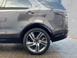 Land Rover Discovery bei Gebrauchtwagen.expert - Abbildung (9 / 10)