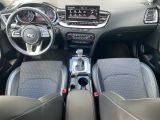 Kia Ceed bei Gebrauchtwagen.expert - Abbildung (8 / 15) Kia Ceed bei Gebrauchtwagen.expert - Abbildung (8 / 15)
