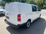 Opel Vivaro bei Gebrauchtwagen.expert - Abbildung (4 / 15) Opel Vivaro bei Gebrauchtwagen.expert - Abbildung (4 / 15)