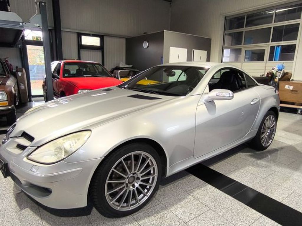 Mercedes-Benz SLK-Klasse bei Gebrauchtwagen.expert - Hauptabbildung Mercedes-Benz SLK-Klasse bei Gebrauchtwagen.expert - Hauptabbildung
