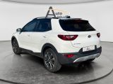 Kia Stonic bei Gebrauchtwagen.expert - Abbildung (5 / 15)