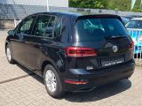 VW Golf Sportsvan bei Gebrauchtwagen.expert - Abbildung (2 / 15)