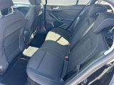 Ford Focus Turnier bei Gebrauchtwagen.expert - Abbildung (10 / 15) Ford Focus Turnier bei Gebrauchtwagen.expert - Abbildung (10 / 15)