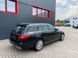 Mercedes-Benz C-Klasse bei Gebrauchtwagen.expert - Abbildung (2 / 13)