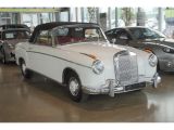 Mercedes-Benz 220 bei Gebrauchtwagen.expert - Abbildung (13 / 15)