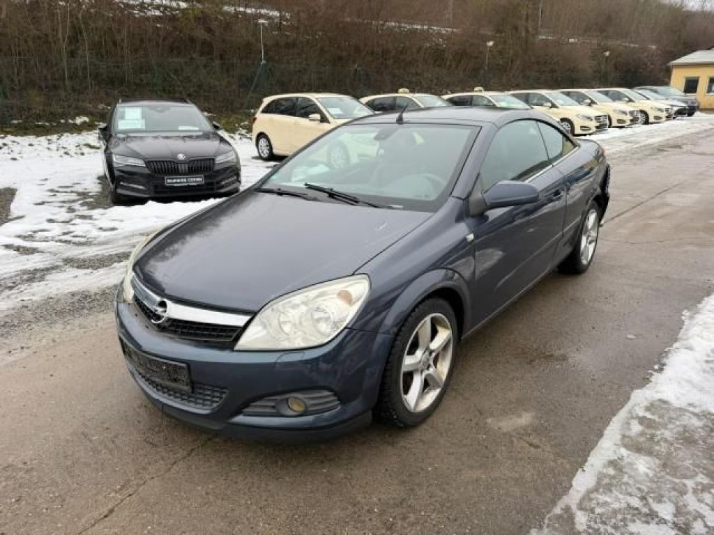 Opel Astra bei Gebrauchtwagen.expert - Hauptabbildung Opel Astra bei Gebrauchtwagen.expert - Hauptabbildung