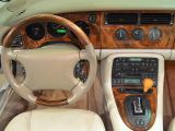 Jaguar XK8 bei Gebrauchtwagen.expert - Abbildung (12 / 15)