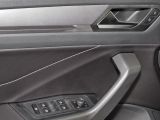 VW T-Roc bei Gebrauchtwagen.expert - Abbildung (13 / 15) VW T-Roc bei Gebrauchtwagen.expert - Abbildung (13 / 15)