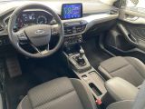 Ford Focus Turnier bei Gebrauchtwagen.expert - Abbildung (10 / 15) Ford Focus Turnier bei Gebrauchtwagen.expert - Abbildung (10 / 15)