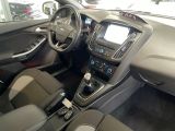Ford Focus Turnier bei Gebrauchtwagen.expert - Abbildung (13 / 15) Ford Focus Turnier bei Gebrauchtwagen.expert - Abbildung (13 / 15)