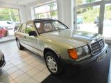 Mercedes-Benz E-Klasse bei Gebrauchtwagen.expert - Abbildung (3 / 15) Mercedes-Benz E-Klasse bei Gebrauchtwagen.expert - Abbildung (3 / 15)