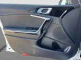 Kia Ceed bei Gebrauchtwagen.expert - Abbildung (12 / 15) Kia Ceed bei Gebrauchtwagen.expert - Abbildung (12 / 15)